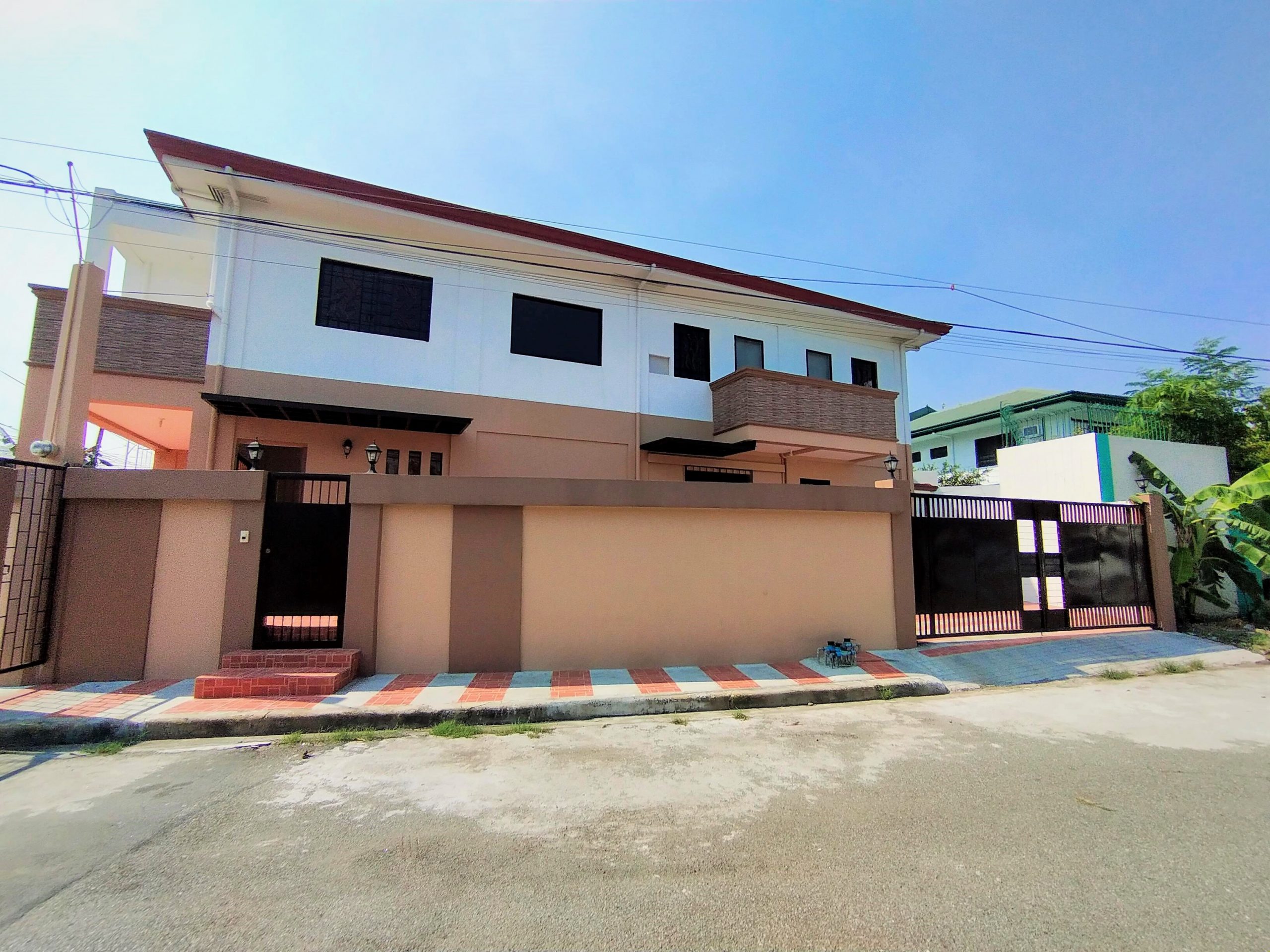 Corner house and lot in Tandang Sora Mindanao Avenue, Quezon City